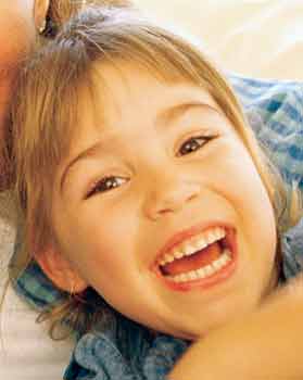 Chăm sóc răng miệng cho trẻ tại nhà và tại phòng khám nha khoa